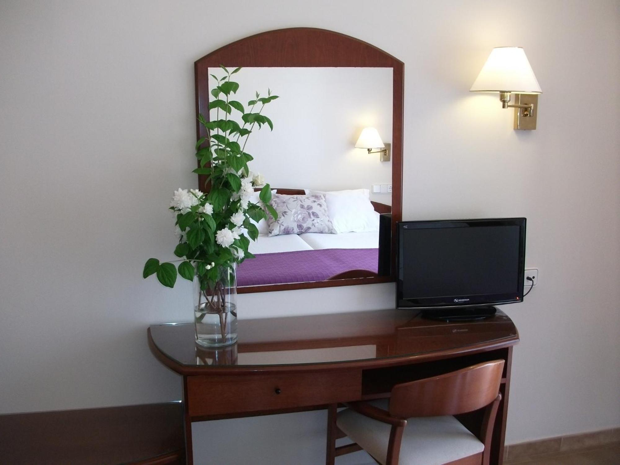 Rvhotels Avenida 2*